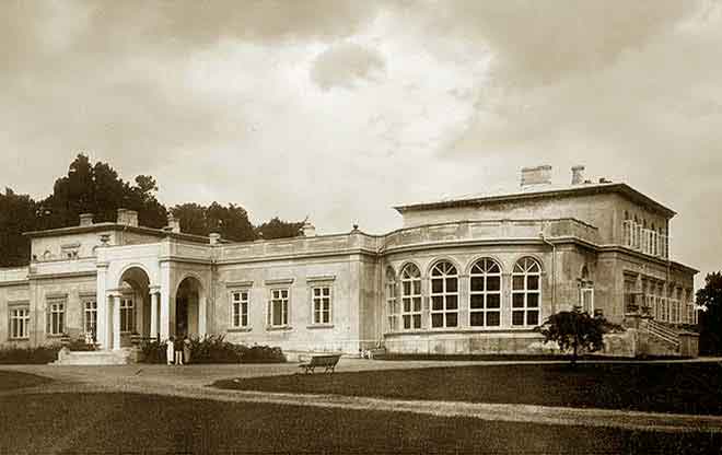 Pałac w Przeździatce - widok po wykonaniu ozdobnej pełnej balustrady dachowej w roku 1926. 