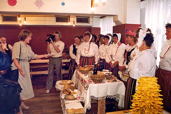 Pani Irena Santor - Przewodnicząca Komisji III Festiwalu